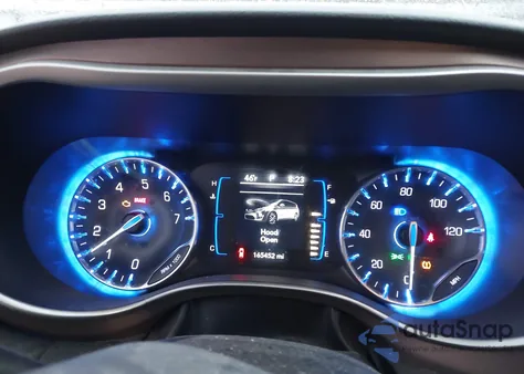 2018 Chrysler Pacifica Touring L z USA, uszkodzony, nr VIN 2C4RC1BG7JR275385